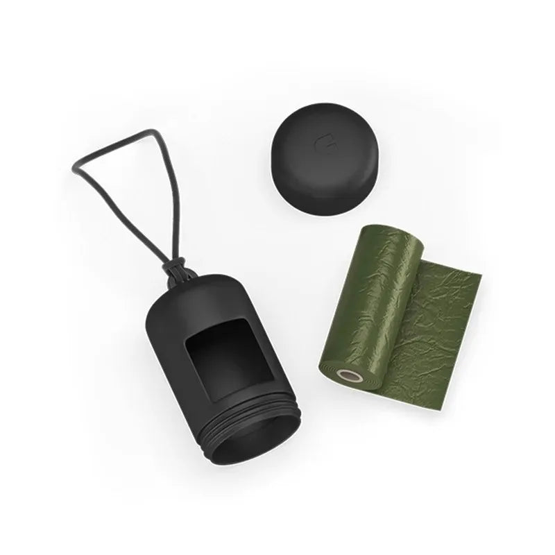 Porte-sacs élégant pour chien, compact et rechargeable, idéal pour les promenades quotidiennes.