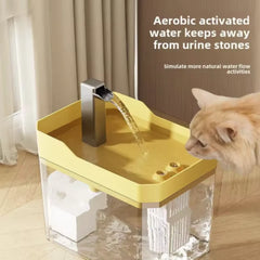 Fontaine à eau filtrante pour chat, silencieuse et automatique, conçue pour encourager une hydratation régulière au quotidien.