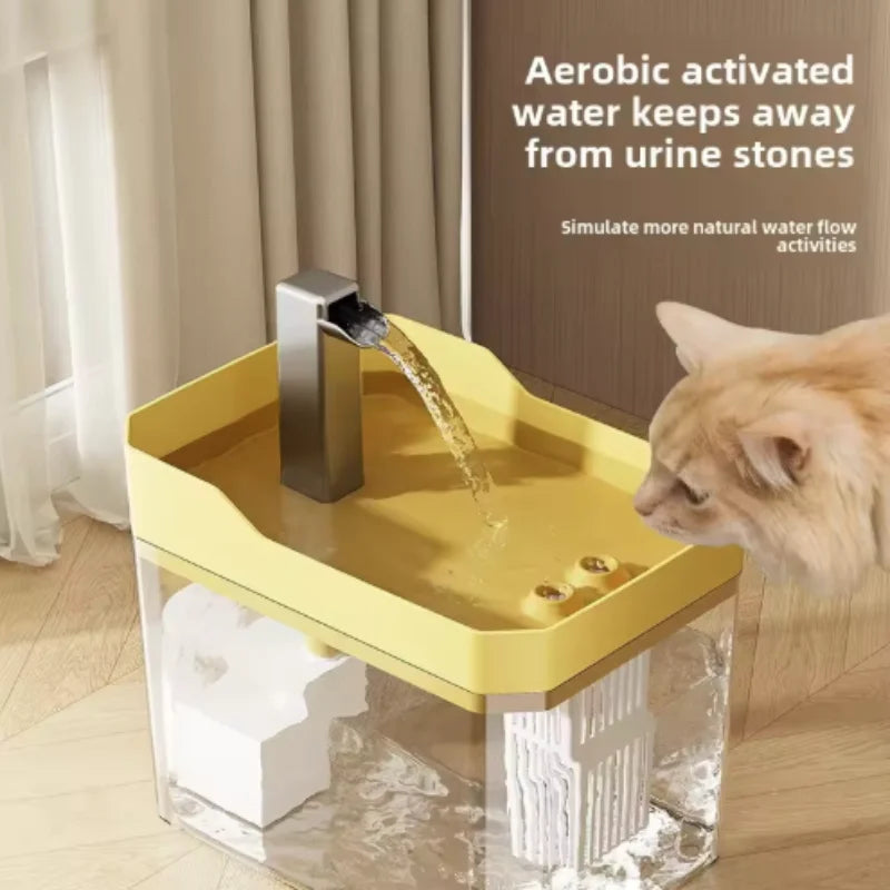 Fontaine à eau filtrante pour chat, silencieuse et automatique, conçue pour encourager une hydratation régulière au quotidien.